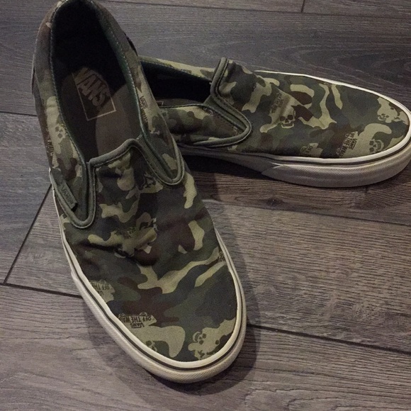 vans skull slip ons